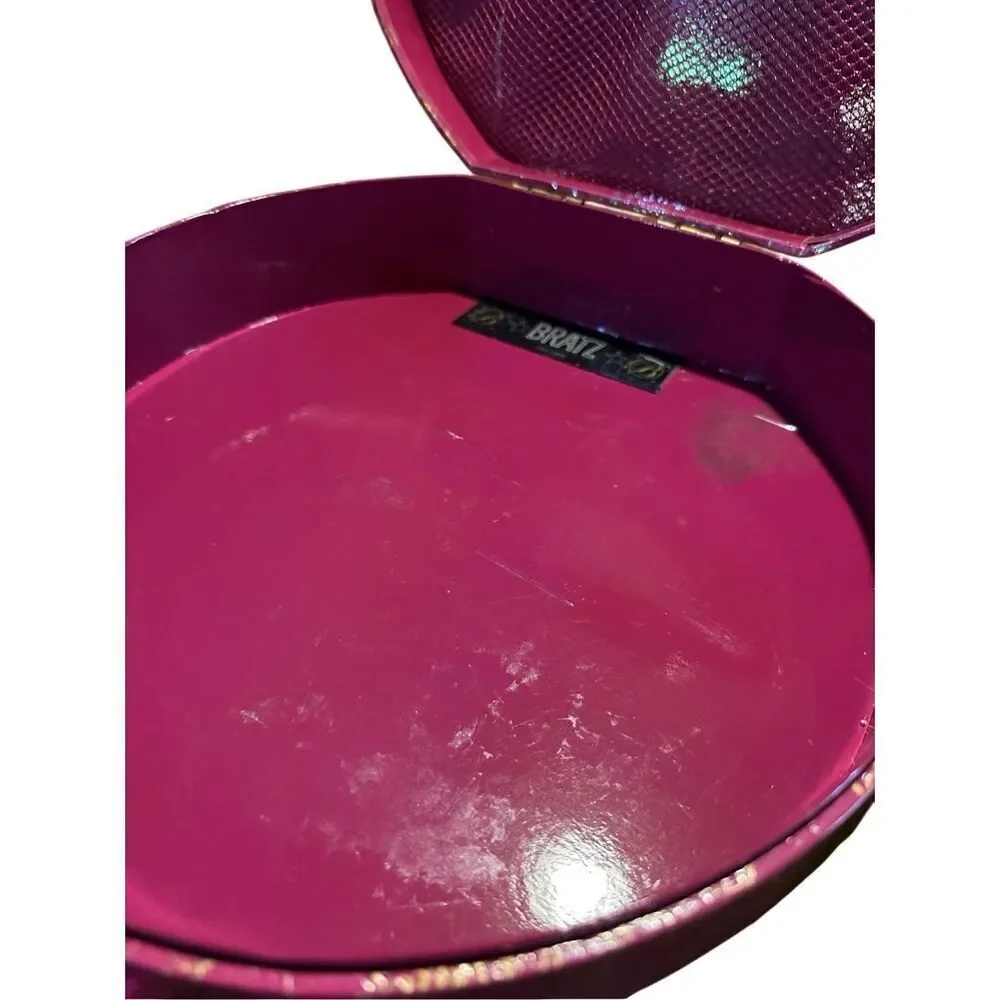 Bratz The Movie Yasmin Cloe Carrying Storage Case Makeup Box Retro Y2K